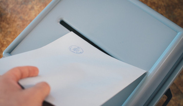 size4-16337180655024-231-volby-2021-startuje-druhy-den-voleb-v-plzenskem-kraji-je-doprovazi-i-tri-mistni-referenda