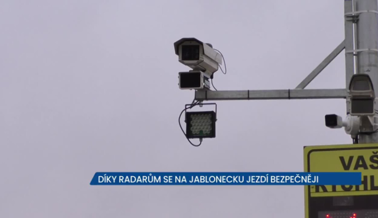 Díky radarům se na Jablonecku jezdí bezpečněji, řidiči se na místech, kde jsou, umírnili