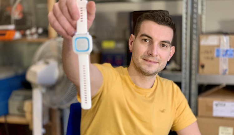 Martin vymyslel nouzové tlačítko pro seniory při prokrastisnaci. Dnes zachraňuje životy