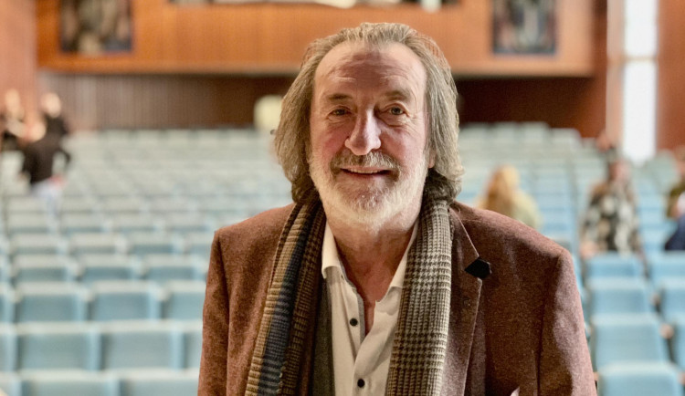 VIDEO: Bolek Polívka představil nové prostory svého divadla v brněnském Bílém domě