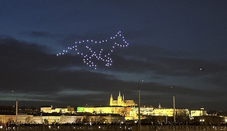 ANKETA: Líbila by se vám místo novoročního ohňostroje světelná dronová show?