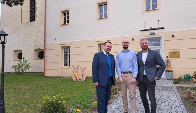 Ministra Baxu nadchl koncept Senlife, který kombinuje opravu památek a bydlení pro seniory