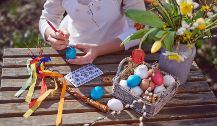 Rohlíkův průvodce Velikonocemi: online od pomlázky po pečínku