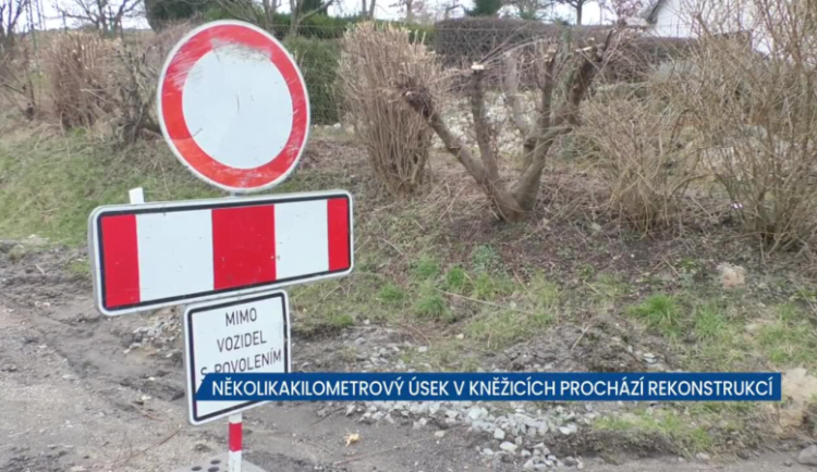 Silnice v Kněžicích prochází rekonstrukcí, řidiči tu narazí na úplnou uzavírku a komplikace