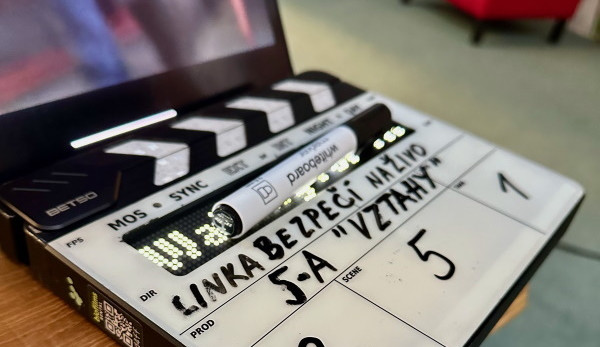 Linka bezpečí NAŽIVO se představuje v novém video spotu