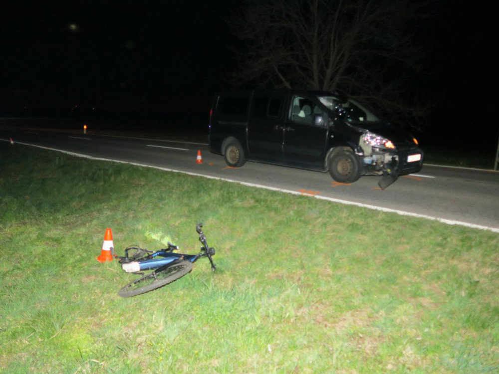 Policie hledá svědky nehody, při které byl těžce zraněn cyklista