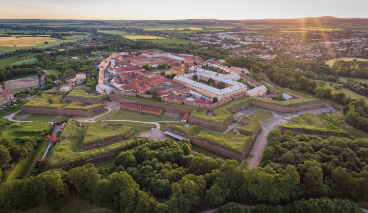 Pevnost Josefov získá peníze na svou záchranu. Finanční injekci pošle stát, kraj i město