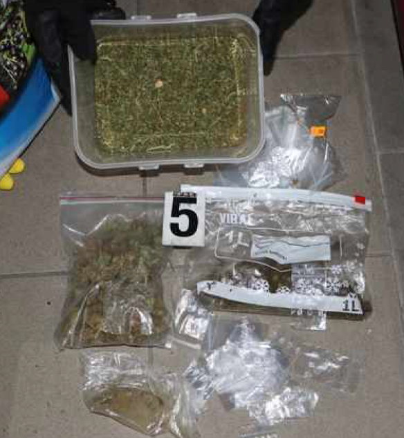 Osmnáctiletý mladík vařil a prodával pervitin, kriminalisté s TOXI týmem dopadli i další distributory