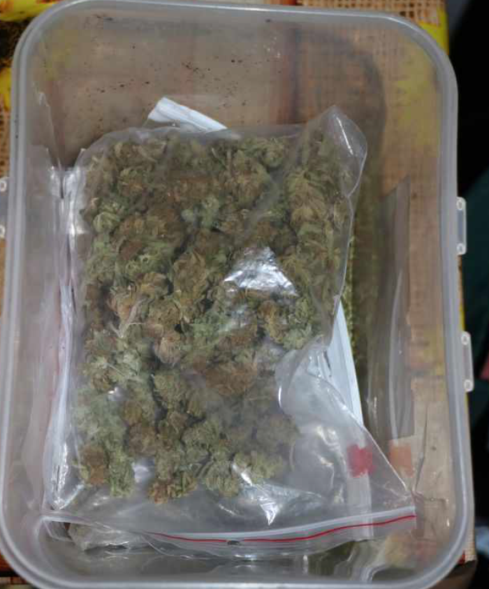 Osmnáctiletý mladík vařil a prodával pervitin, kriminalisté s TOXI týmem dopadli i další distributory