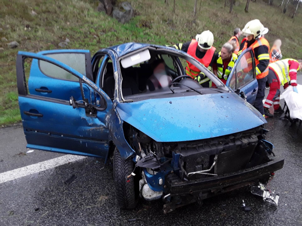 Nehoda u Dlouhého Mostu omezila dopravu. Boural tam osobní vůz