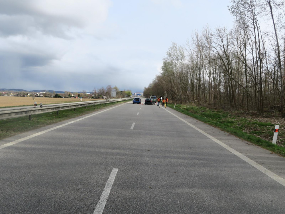 Žena vjela do protisměru a způsobila nehodu. Dva lidé se zranili