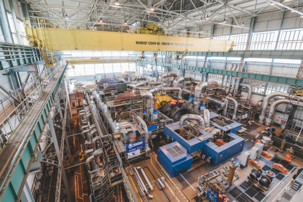 Vedle výměny paliva zkontrolují technici řadu zařízení, například turbínu.