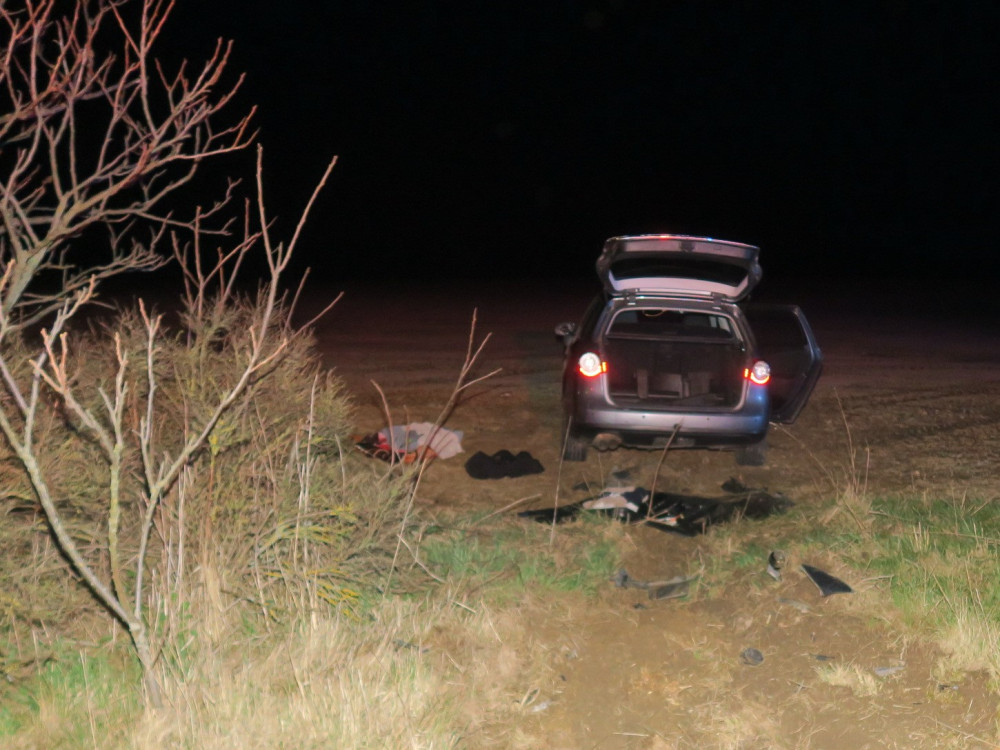 Rumun na benzince nezaplatil a pak ujížděl policistům. Divoká honička skončila nehodou u Markvartic