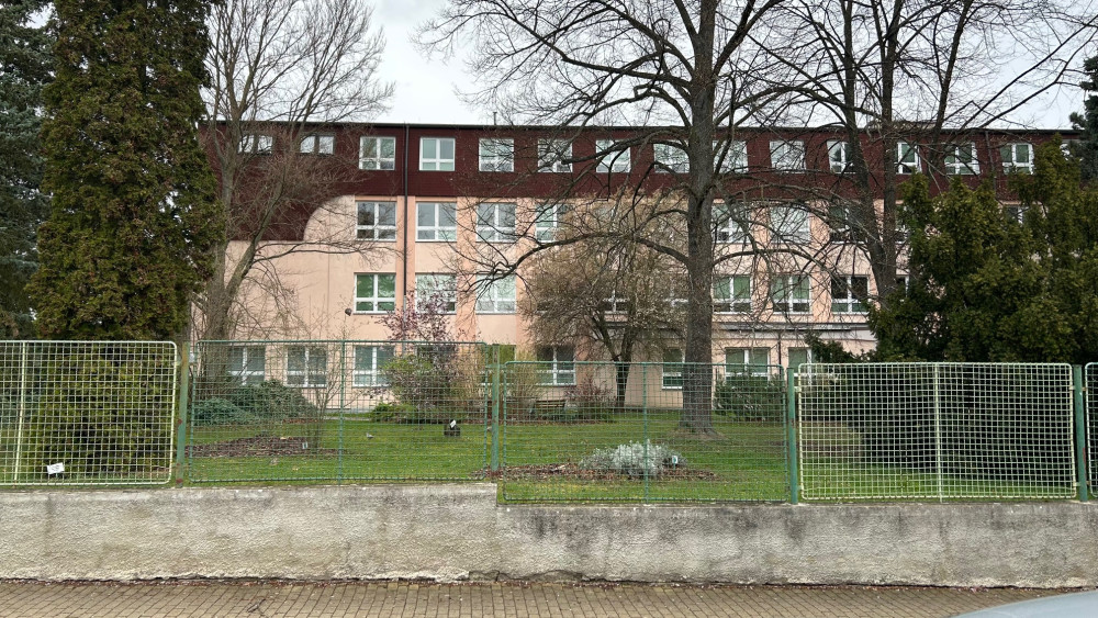 Novou ředitelku má škola, kde policie vyšetřuje případ extrémní šikany