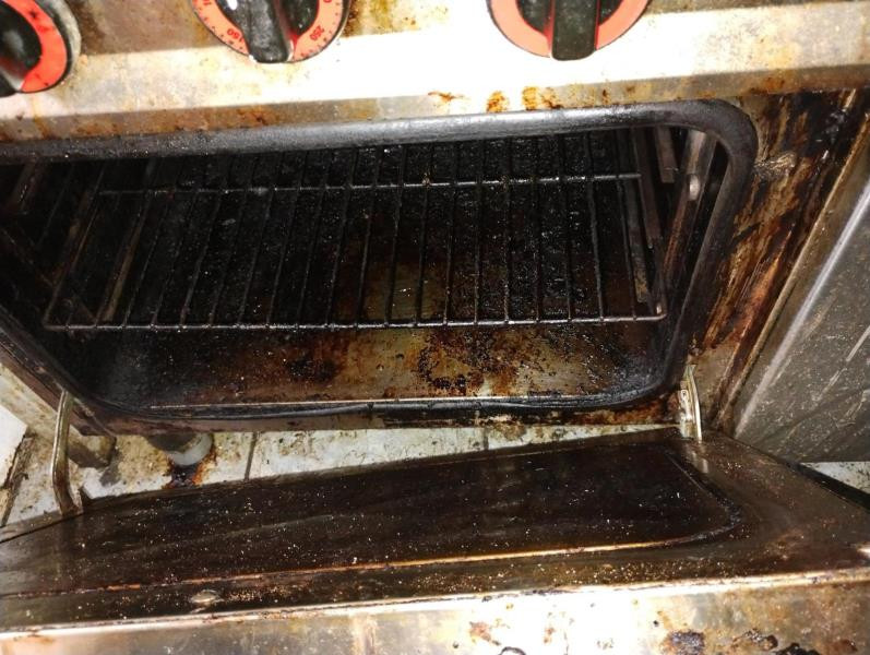 Kvůli špíně, plísním a celkovému nepořádku opět uzavřela inspekce hororovou kuchyň problémového Bistra