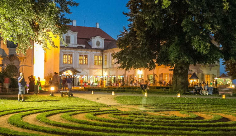 Zámek Loučeň oslaví 20.výročí vstupu České republiky do EU jako úspěšný dotační projekt – na zámku u této příležitosti zasadí strom