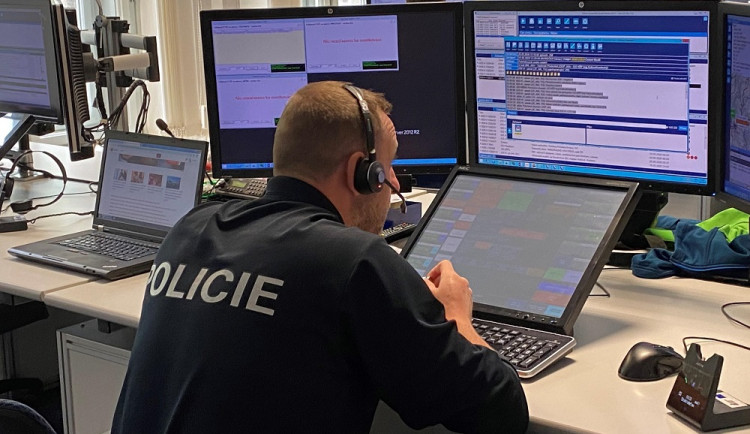 Rozlučka se svobodou se zvrhla. Kvůli střelbě z děla musela přijet policie