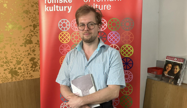 Na utrpení Romů často rýžovali i jejich sousedi, říká autor knihy, která se věnuje rasové perzekuci za holokaustu