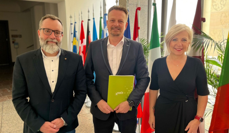 Pro lepší obecní mobilitu. Společnost Direct auto se stala novým partnerem SMS ČR a jeho inovativní platformy OBEC 2030