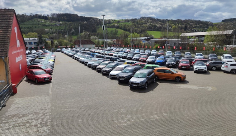 Prodejce ojetých vozů Auto ESA otevírá novou pobočku ve Zlíně