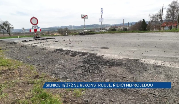Silnice II/372 je v rekonstrukci, řidiči si zajedou, na místě je uzavírka