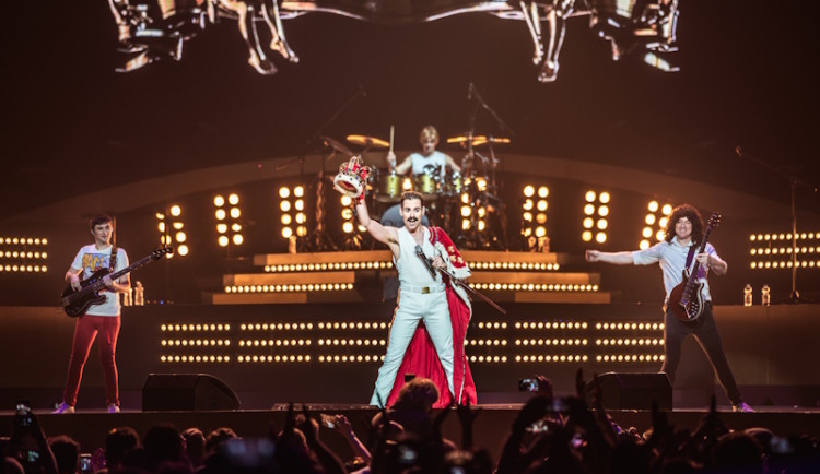 Kapela QUEENIE si na své narozeninové koncerty 18. a 19. dubna pro fanoušky připravila opět výpravnou show i nové písně