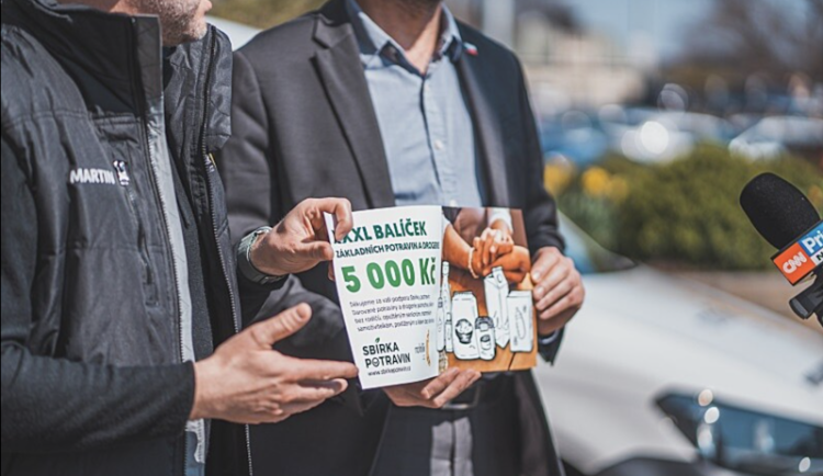 Další kolo Sbírky potravin. Rohlík už spolu se zákazníky potravinovým bankám daroval zboží za 17 milionů