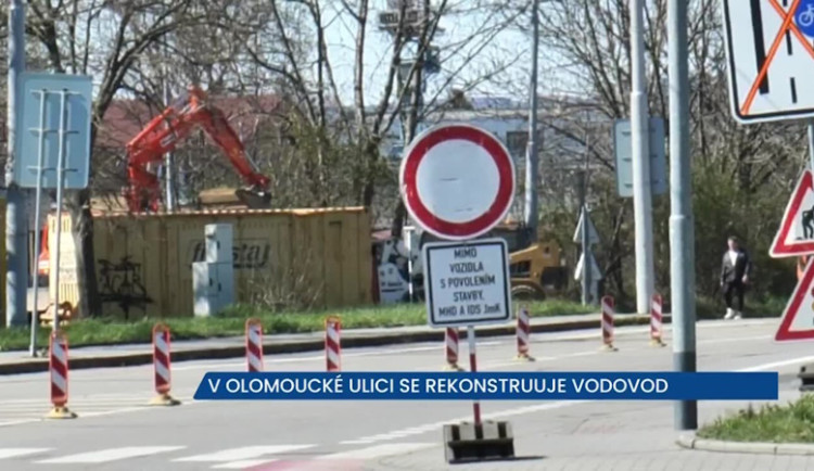 Olomoucká ulice v Brně je neprůjezdná, rekonstruuje se vodovod, řidiči by v místě měli dát pozor
