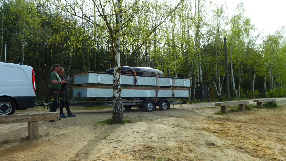 Uprostřed oblíbeného koupaliště je nový plovoucí ostrůvek