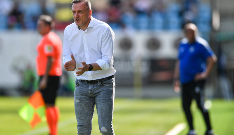 Hráči jsou jen lidé, řekl po prohře Slovanu Kozel. Viděl chyby do obrany