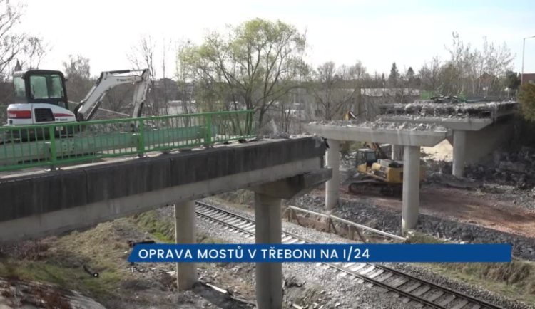 V Třeboni se kompletně vyměňují dva mosty na silnici I/24. Úplné uzavírky potrvají do srpna