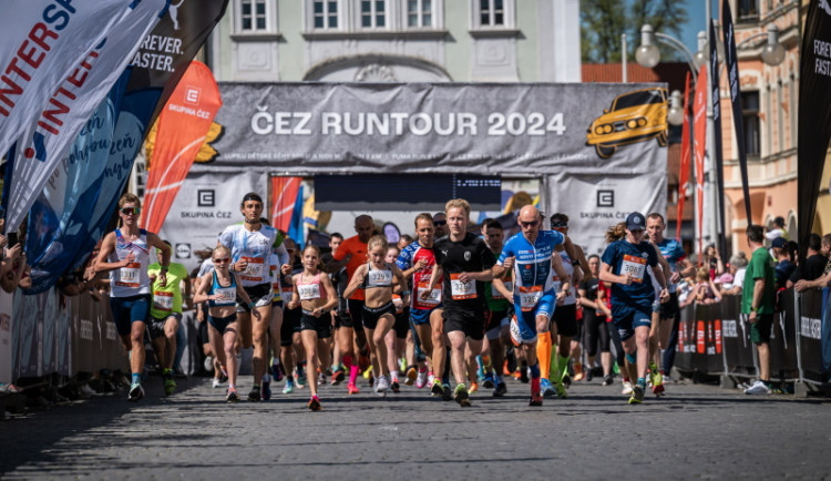 Velkolepý start ČEZ RunTour: Přes 2000 běžců na trati, letní počasí a napínavý souboj reprezentantek
