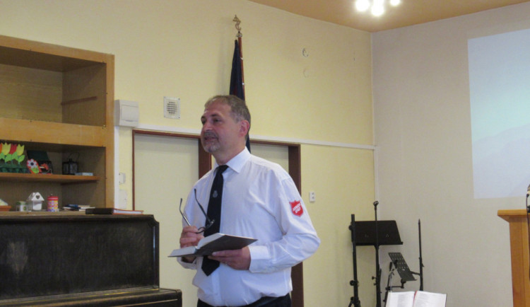 Někdy si lidé nechtějí nechat pomoci, i když by to vážně potřebovali, a to je frustrující, říká důstojník Armády spásy.