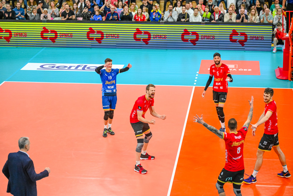 Volejbalisté Českých Budějovic sahají po titulu, Lvy doma deklasovali 3:0