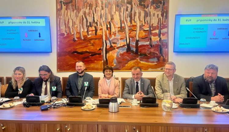 Nina Nováková (KDU-ČSL): Kulatý stůl pod názvem Den zachování a obnovy biodiverzity podpořil enviromentální výchovu