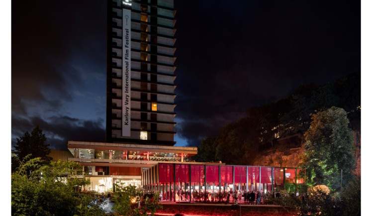 HSF System bude součástí 58. ročníku MFF Karlovy Vary. Již po třetí přiveze na festival "udržitelnou“ modulární scénu