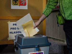 PRŮZKUM: Volby by v březnu vyhrálo ANO, roste podpora nesněmovních stran