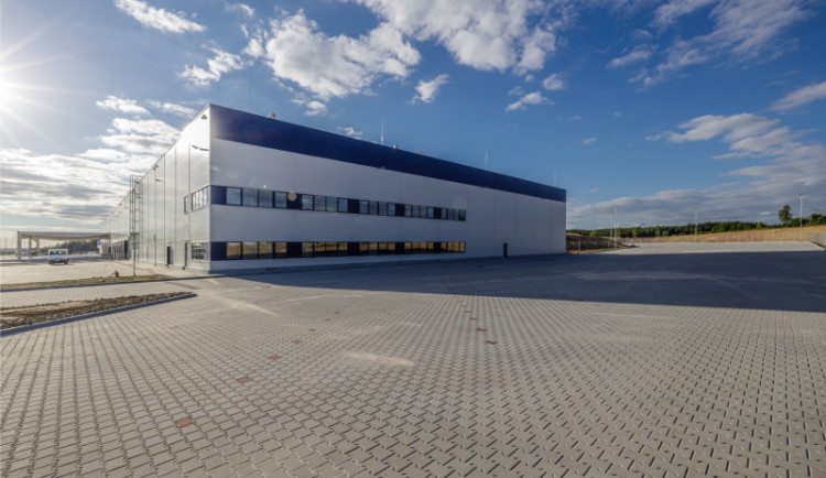 Živě: Stát dává obcím drobné z daní průmyslu