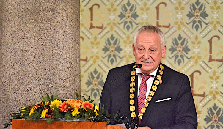 Emoce na zastupitelstvu, primátorem zůstává Zámečník. O jeho odvolání se nakonec vůbec nehlasovalo