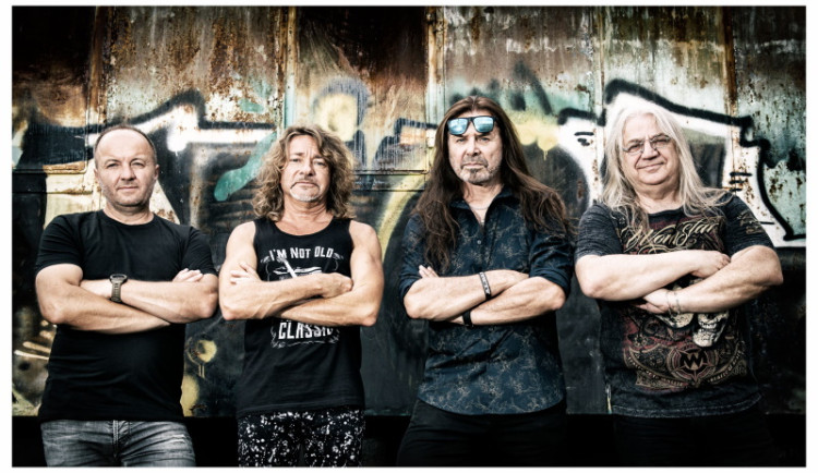 Zpěvák Jaroslav Albert Kronek vyráží s kapelou Alband na turné „Blízko nás tour 2024“