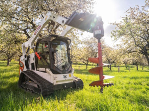 Doosan Bobcat pomáhá obnově Svatohorských sadů v Příbrami