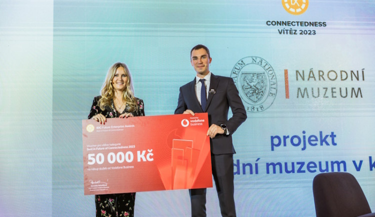 Druhý ročník digitálních Oskarů v ČR právě odstartoval. Přihlaste svůj projekt a zaleťte si pro novou inspiraci do Singapuru.