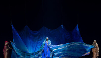  Zarqa Al Yamama – první velká opera v produkci Saúdskoarabského království – slaví mezinárodní premiéru v Rijádu