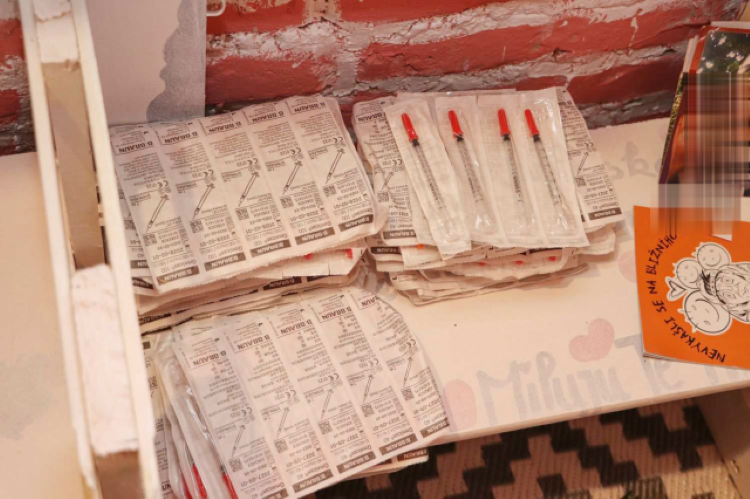 Přerovští kriminalisté rozprášili organizovaný gang výrobců pervitinu. Prodal drogy za tři čtvrtě milionu