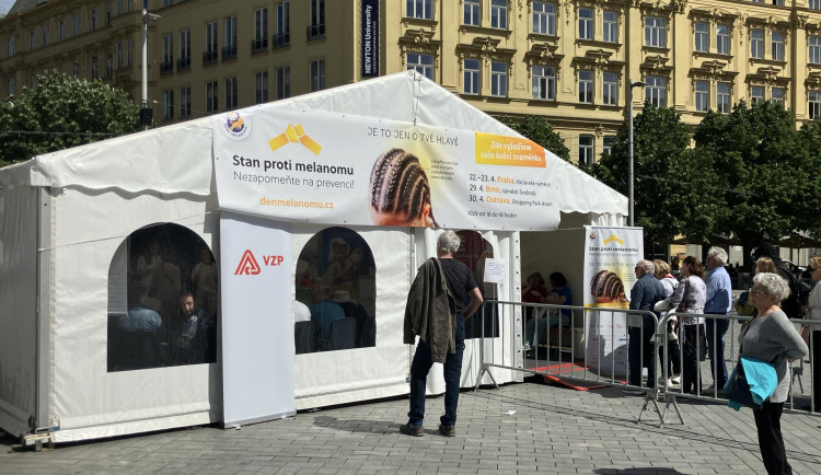Brňané si dnes ve zdravotnickém stanu nechali kontrolovat znaménka. Zájem o prevenci každoročně roste