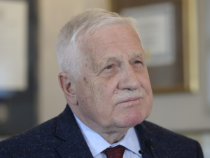 Živě: Setkání Václava Klause s médii a výstup na Blaník