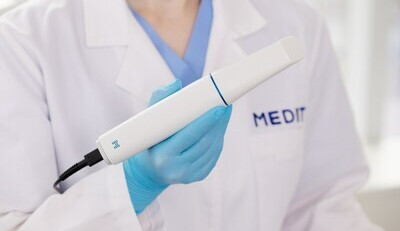 Společnost Medit uvádí na trh revoluční intraorální skenovací systém i900, který má ambici nově definovat způsob skenování v zubních ordinacích po celém světě