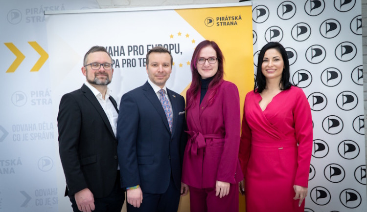 Živě: Piráti startují horkou fázi kampaně do eurovoleb
