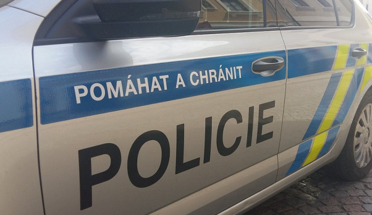 Srážka na cyklostezce v Liberci u čističky. Cyklista od nehody ujel, hledá ho policie