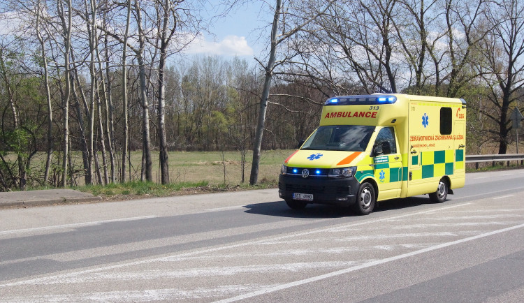 Záchranáři řešili o víkendu nehody motorkářů. Jeden skončil se zraněním pánve a páteře